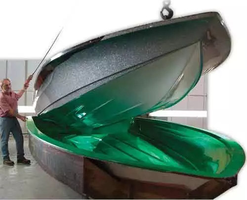 模具是玻璃鋼生產(chǎn)企業(yè)的印鈔機(jī),脫模產(chǎn)品直接影響模具的使用壽命。